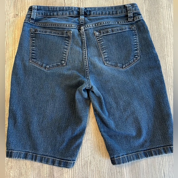 Riders Lee Mid Rise Bermuda Jean Shorts Size 6 Medium Blue Denim Midi Modest EUC - Picture 2 of 11